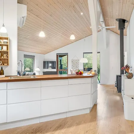 Jaane - 250m To The Fjord By Interhome